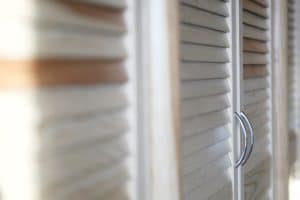 How to choose small window blinds