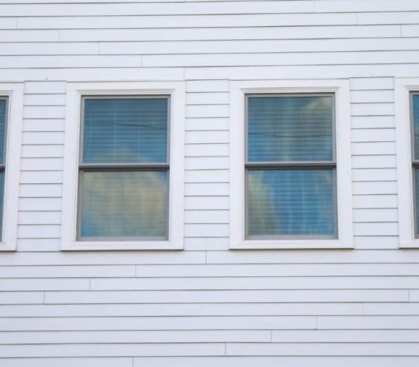 windows a white house in drumheller