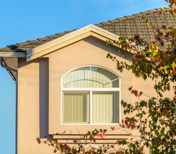 House window with autumn leaves.